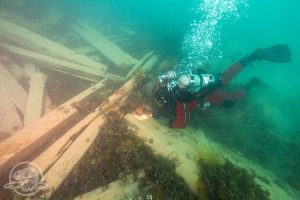Exploring the wreck of HMS Erebus divers24.pl
