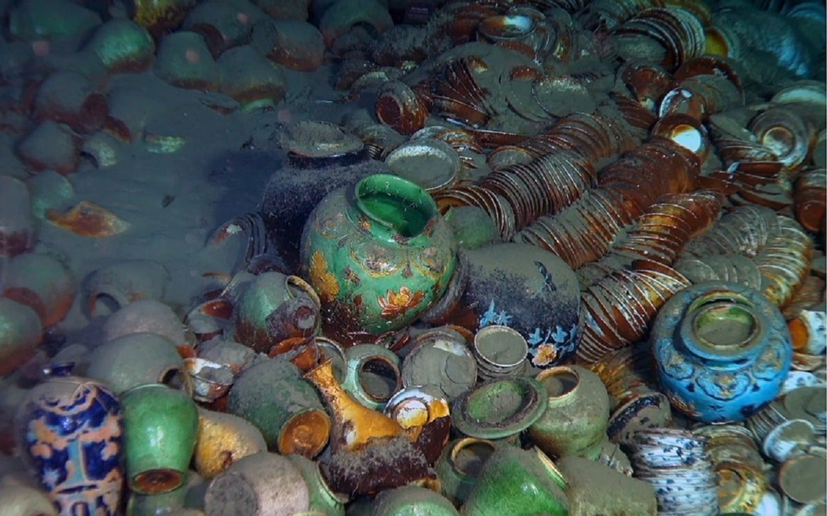 Two centuries-old wrecks full of artifacts have been discovered in China