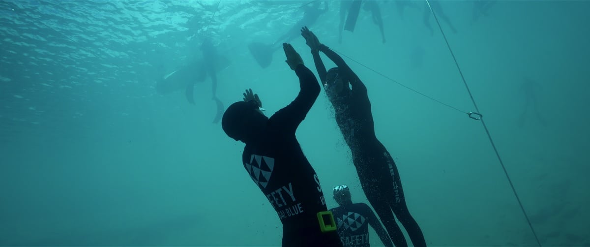 Freedivers during dive