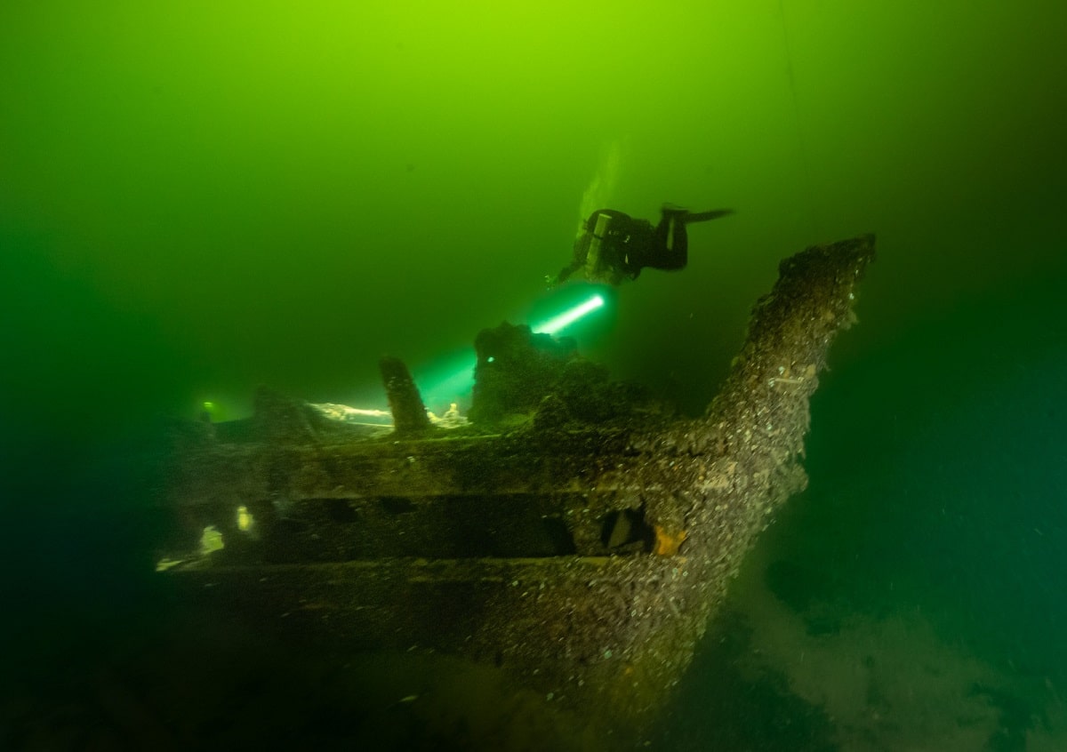 Diver on the wreck of KFK UJ 301
