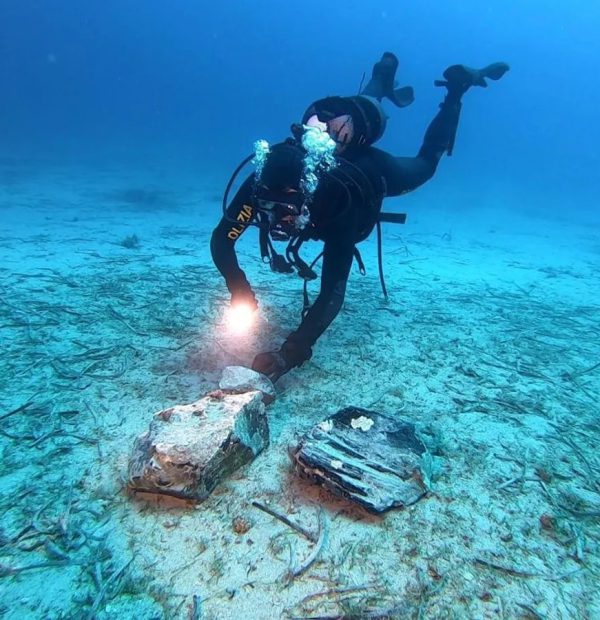 police divers from Naples recovered the obsidian cores