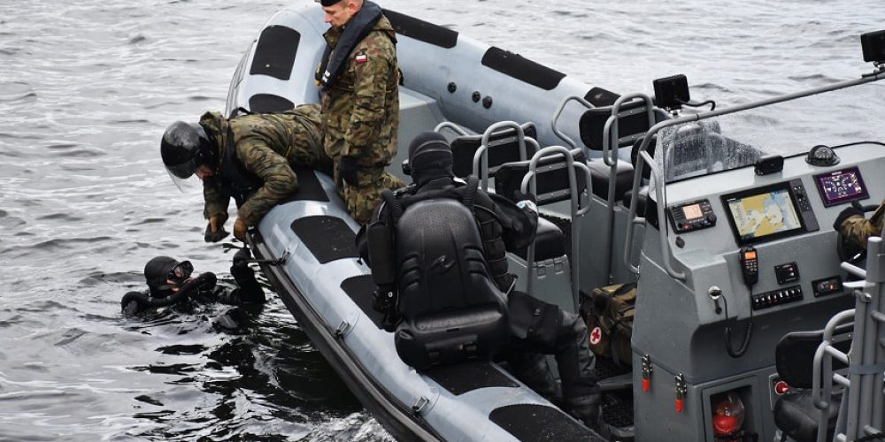 Divers removed an unexploded ordnance located near the Port of Gdynia harbour master’s office