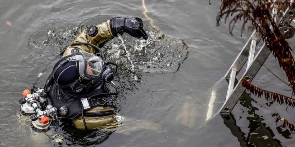 Divers scour canal for stolen jewelry