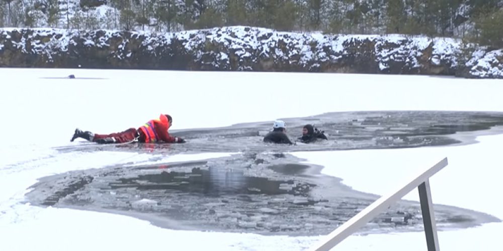 Fire brigade rescues divers on “Diggers” – video