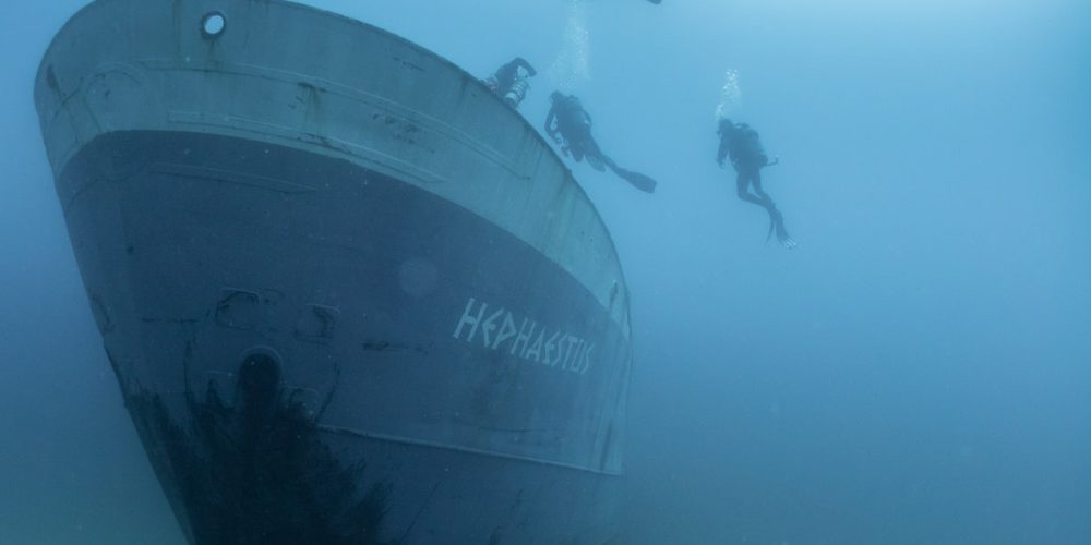 First underwater photos and dive on the wreck of the tanker “Hephaestus”