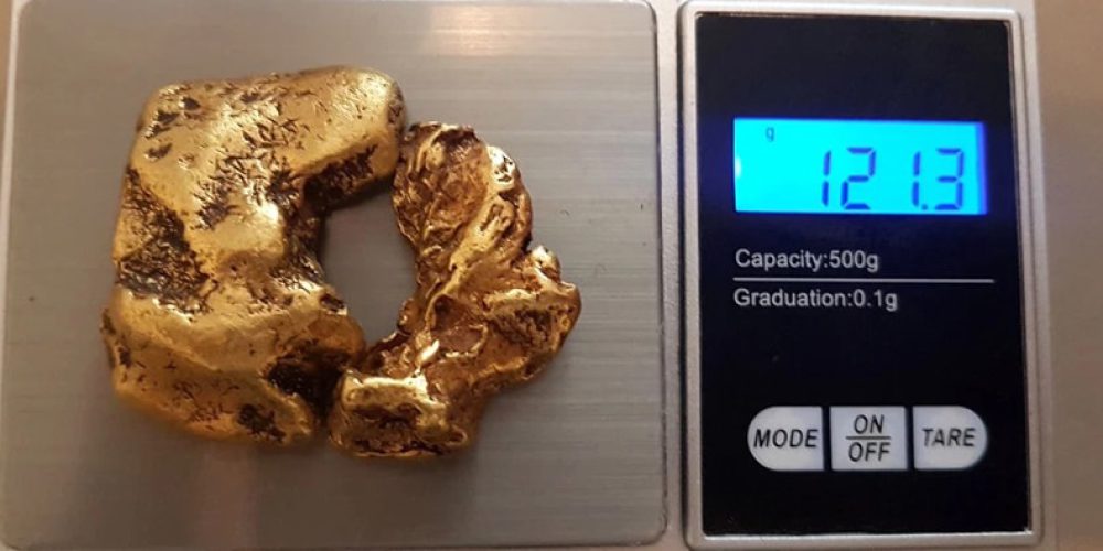Gold nugget worth £80,000 found at the bottom of a river!