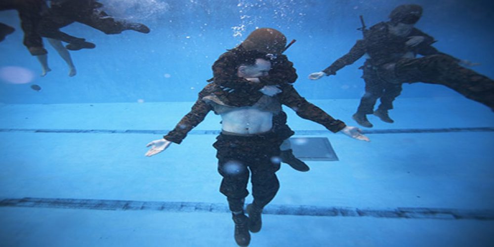 How to survive in water? – photo gallery showing murderous training of American soldiers