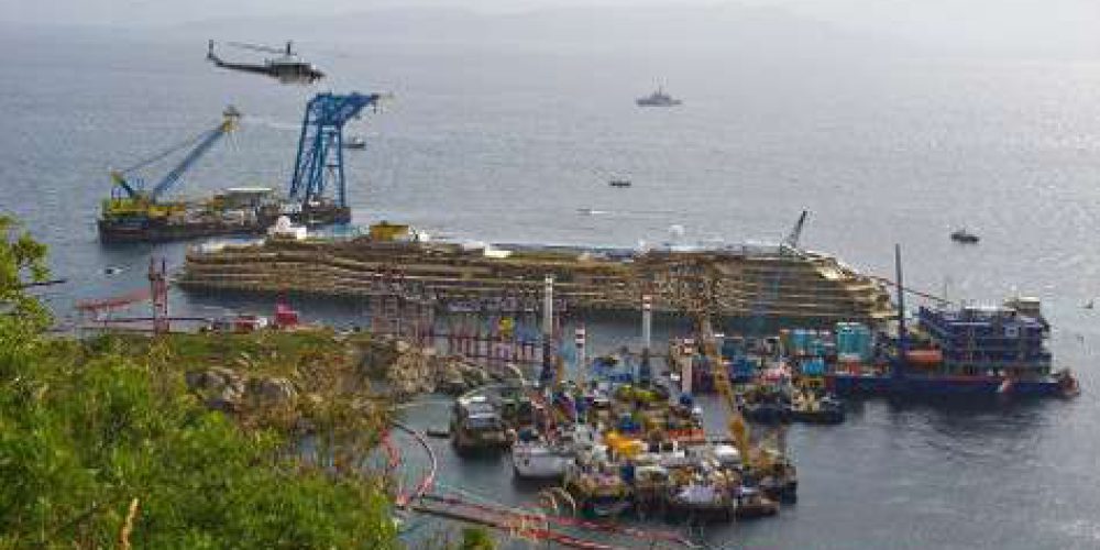 Lifting the wreck of the Costa Concordia