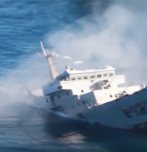 Mexican navy ship sunk in Lower California - video