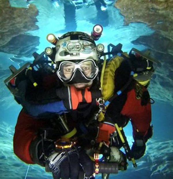 New depth record in cave diving! - video