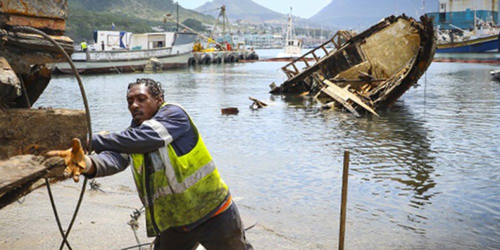 South Africa’s illegal pearl fishermen train to become divers