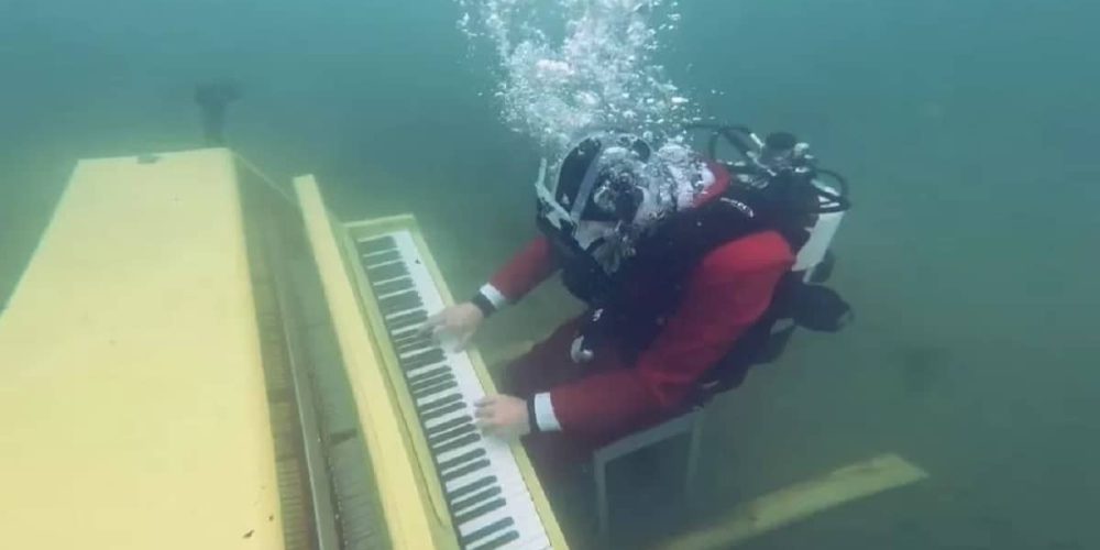 Underwater piano concert performed by young youtuber