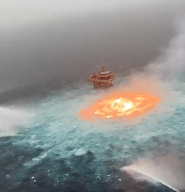 Underwater pipeline caught fire in the Gulf of Mexico - video