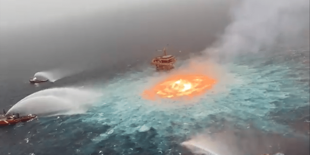 Underwater pipeline caught fire in the Gulf of Mexico – video