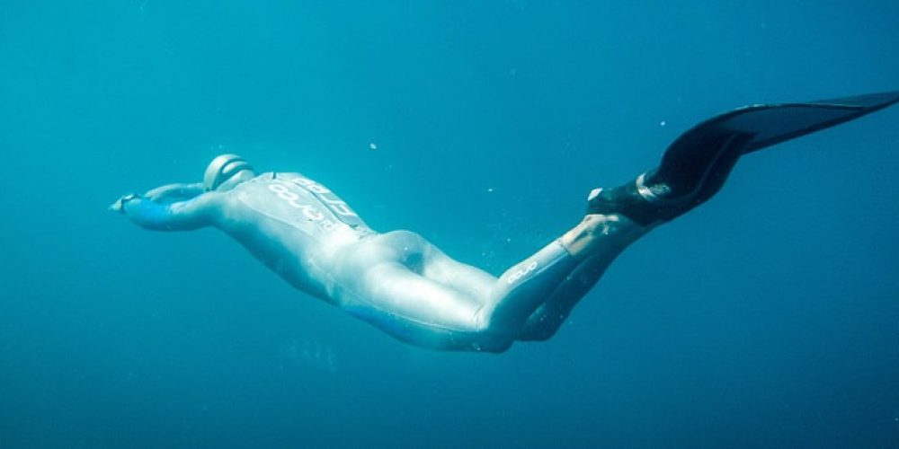 William Trubridge and 9h of apnea diving – video