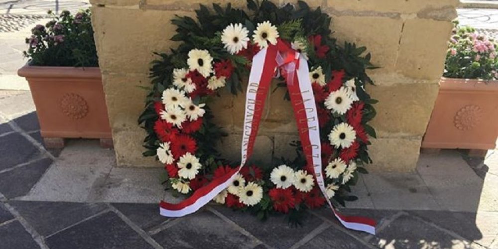 Wreaths were laid at the plaque commemorating the sailors of ORP “Kujawiak”